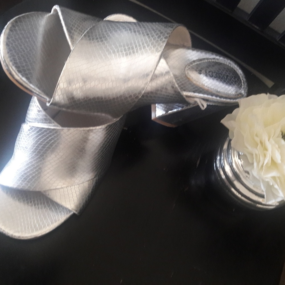 Women's shoes